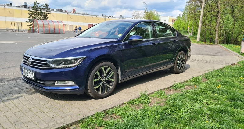 Volkswagen Passat cena 80000 przebieg: 181000, rok produkcji 2017 z Warszawa małe 106